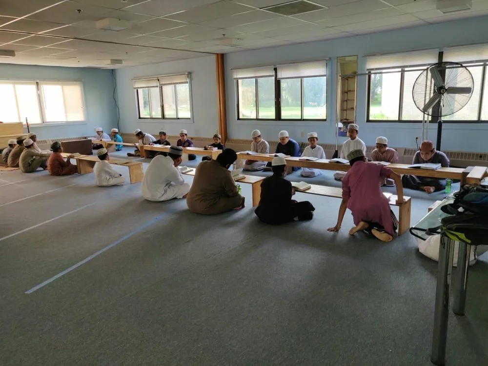 Students engaged in Qur’an learning at Rahima Aziz Foundation